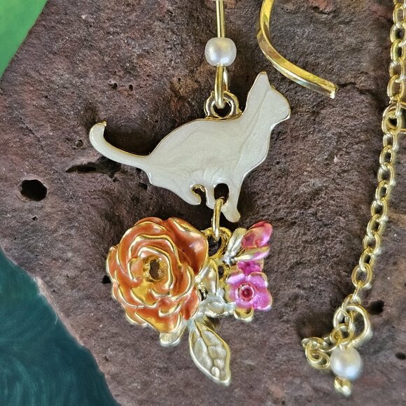 🐈Darling🩷🐈KITTY CAT Mismatched Earrings🐈🩷- NWOT - Picture 6 of 12